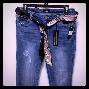 🚨NWT ALERT! 🚨  Bebe distressed Jeans Size:30